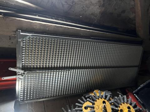 Claas Mega 208-218-as típusokhoz felsőrosta Claas Mega 208-218-as típusokhoz felsőrosta