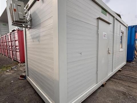 20' extra magas használt iroda konténer klímával, pénztárablakkal