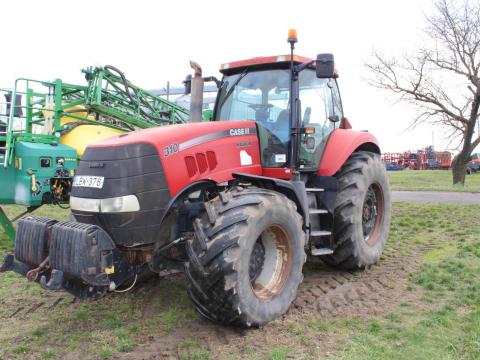 Case IH Magnum 310 traktor árverésen