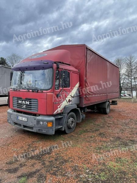 MAN M2000 ponyvás teherautó
