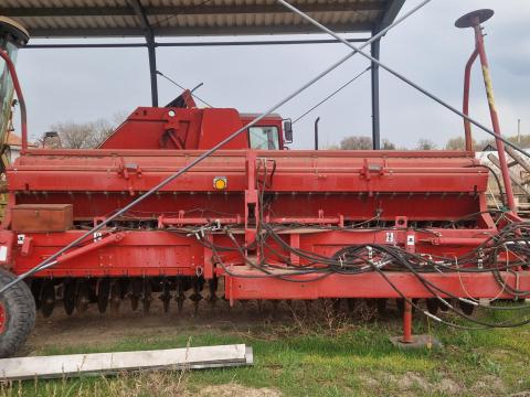 IH6210 gabonavetőgép eladó