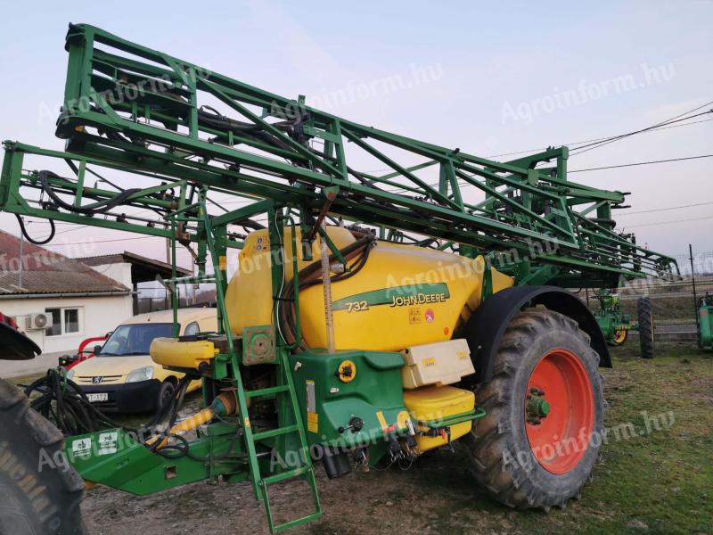 John Deere 732/24 vontatott permetező jó állapotban eladó