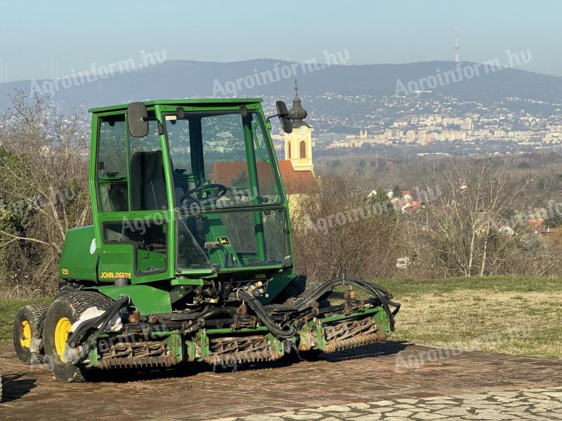 John Deere 3235A fűnyíró traktor