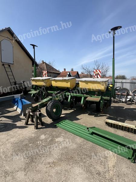 John Deere 1750 MAX EMERGE XP típusú direkt vetőgép