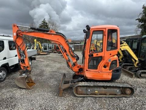 Kubota U 35-3 alpha 3 / 2015 / 2550 üzemóra / Lízing 20%-tól Kubota U 35-3 alpha 3 / 2015 / 2550 üzemóra / Lízing 20%-tól