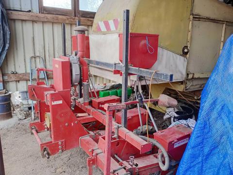 Becker aeromat szemenkénti kukorica vetőgép