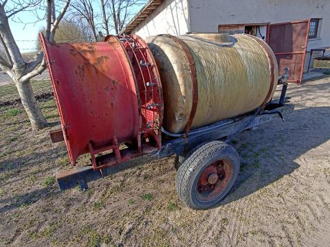 Kertitox axiál vontatott permetező eladó