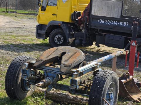 Egyedi dolly új felnikkel és gumikkal Egyedi dolly új felnikkel és gumikkal