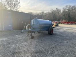 Bauer 3300 l szippantó, vízszállító