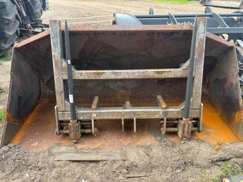 Bálavilla Gyári Merlo Bálavilla Gyári Merlo