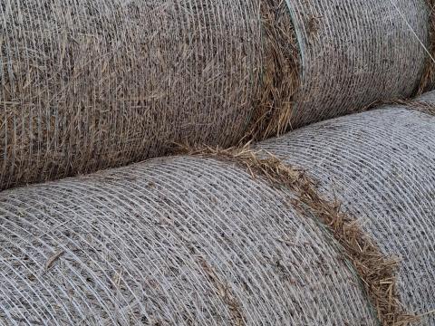 Szalma 120x125-ös méretben, hálós kivitelben