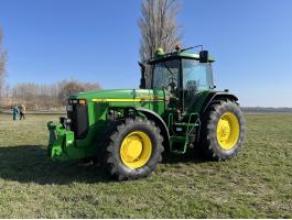 John Deere 8410 traktor kiváló állapotban, ikerkerékszettel