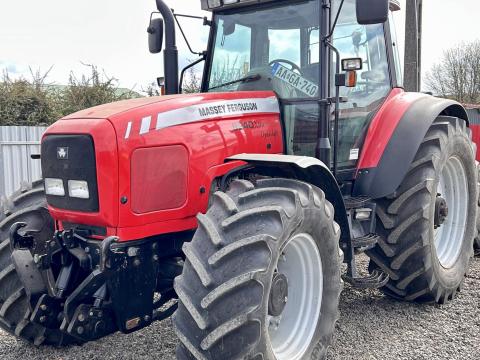 Eladó erőgép – Massey Ferguson 8240 Dynashift Eladó erőgép – Massey Ferguson 8240 Dynashift