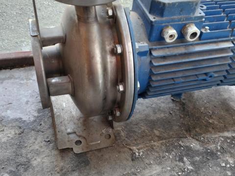 Eladó nagy teljesítményű szivattyú