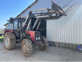 MTZ 820.4 TracLift homlokrakodóval