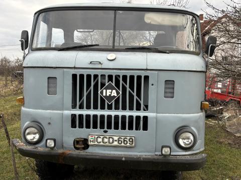 Eladó hosszú platós országúti IFA teherautó Eladó hosszú platós országúti IFA teherautó