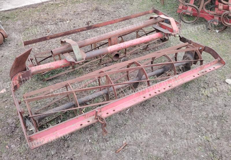 Rögtörő henger kerettel és rögtörő hengerek