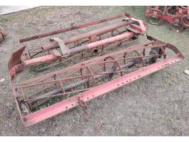 Rögtörő henger kerettel és rögtörő hengerek