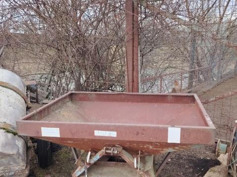 1 tárcsás műtrágyaszóró üzemképes állapotban