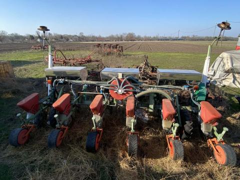 Szemenkénti Hoodet hatsoros vetőgép Szemenkénti Hoodet hatsoros vetőgép