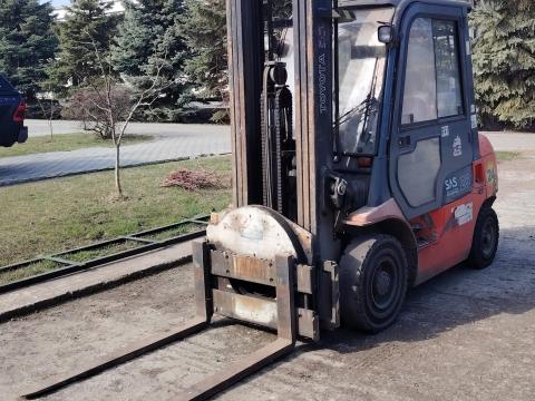 Toyota targonca 2,5 tonna teherbírású, tripplex tornyos Toyota targonca 2,5 tonna teherbírású, tripplex tornyos