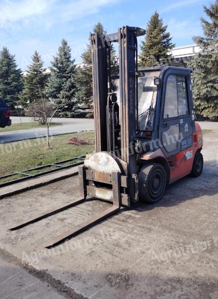 Toyota targonca 2,5 tonna teherbírású,  tripplex tornyos