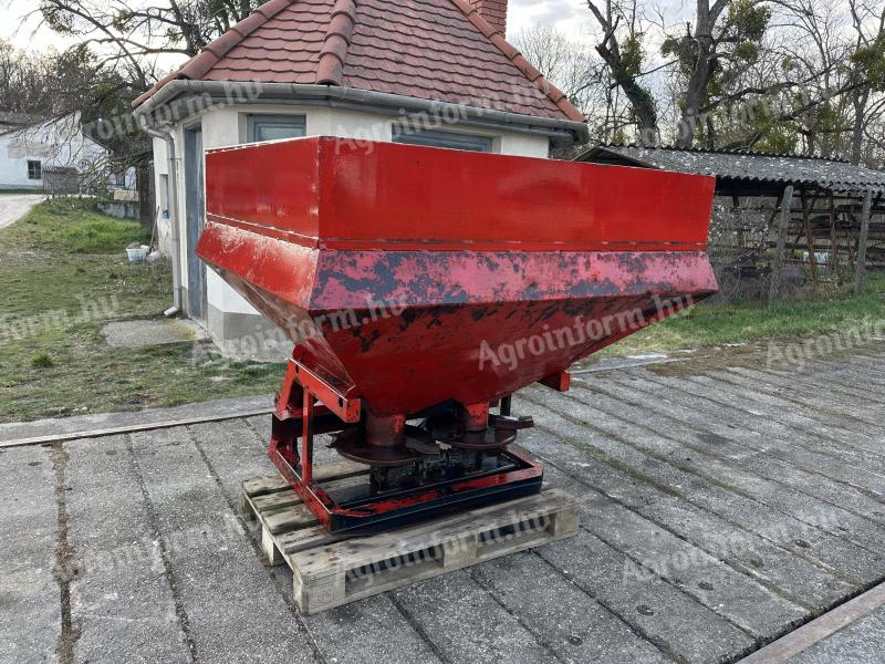 Műtrágyaszóró dupla szórótárcsás