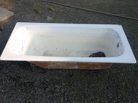 Öntöttvas kádak Kiskunfélegyházán ló, szarvasmarha, szamár itatására Öntöttvas kádak Kiskunfélegyházán ló, szarvasmarha, szamár itatására