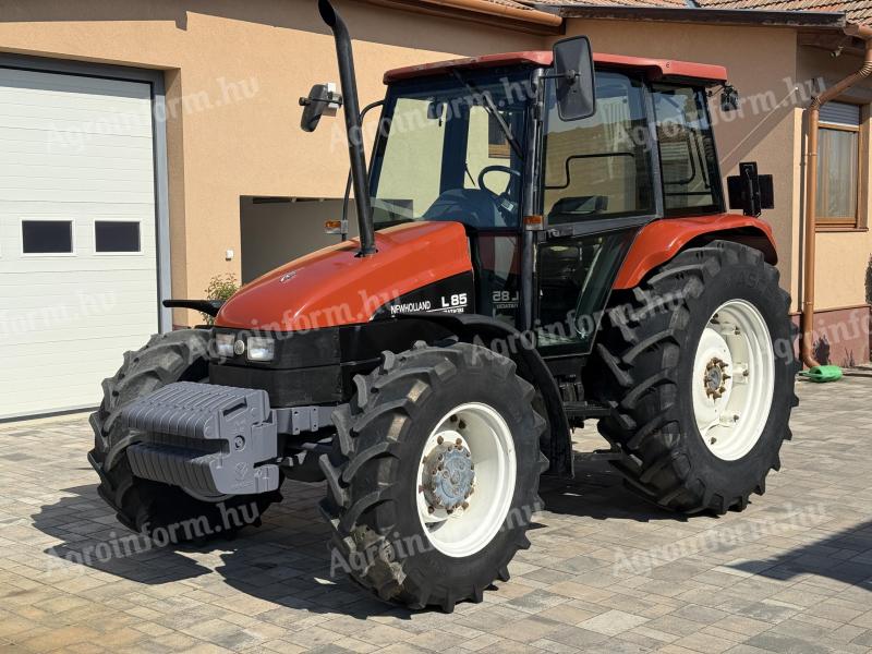 New Holland L85 DT traktor