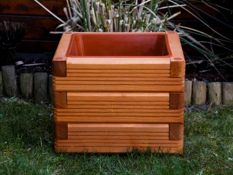 Fa virágláda műanyag betéttel Fa virágláda műanyag betéttel