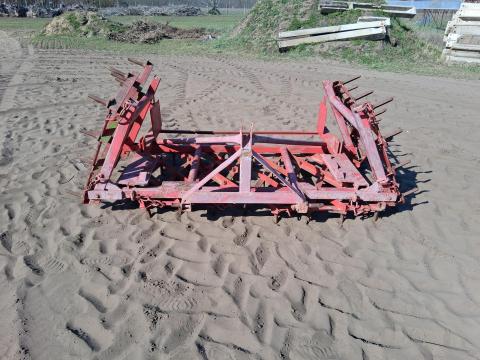 Fogas borona 3 pont függesztett 4 táblás nehéz táblákkal Fogas borona 3 pont függesztett 4 táblás nehéz táblákkal