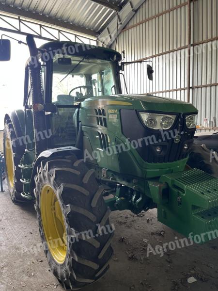 John deere 6125M