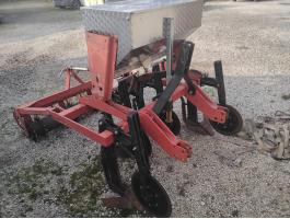 Nirosta 4soros talajlazitó saválló műtrágyatartàllyal elektromosszivattyúval monitorral.tömöritőhengerrel sárkaparóval