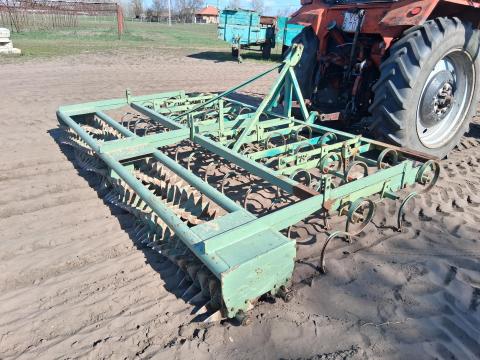 Kombinátor 370 cm széles nagy rugóskapás dupla csillagos rögtörőhengerrel Kombinátor 370 cm széles nagy rugóskapás dupla csillagos rögtörőhengerrel