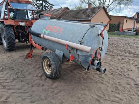 Bauer V26UV tip 2600 literes horganyzott tartályos szippantó Bauer V26UV tip 2600 literes horganyzott tartályos szippantó