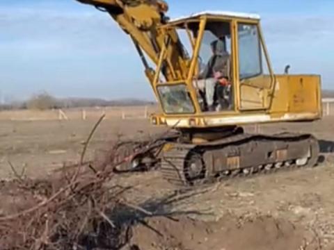 Kotrógép forgókotró lánctalpas