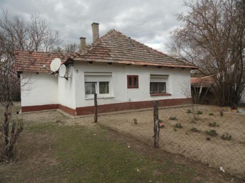 Újszilváson, erdei környezetben, felújított tanya eladó Újszilváson, erdei környezetben, felújított tanya eladó