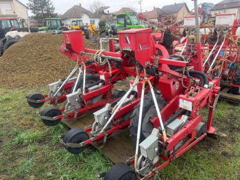 AGRICOLA SNT-2-290 4x2 IKERSOROS ZÖLDSÉG APRÓMAGVETŐGÉP , MIKROGRANULÁTUMSZÓRÓVAL . Petrezselyem, sárgarépa, hagyma, cékla stb. vetésére alkalmas AGRICOLA SNT-2-290 4x2 IKERSOROS ZÖLDSÉG APRÓMAGVETŐGÉP , MIKROGRANULÁTUMSZÓRÓVAL . Petrezselyem, sárgarépa, hagyma, cékla stb. vetésére alkalmas