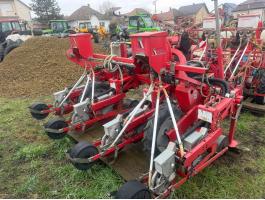 AGRICOLA SNT-2-290 4x2 IKERSOROS ZÖLDSÉG APRÓMAGVETŐGÉP , MIKROGRANULÁTUMSZÓRÓVAL . Petrezselyem,  sárgarépa,  hagyma,  cékla stb. vetésére alkalmas