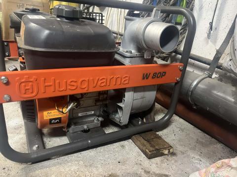 Eladó Husqvarna W80P önfelszívó szivattyú Eladó Husqvarna W80P önfelszívó szivattyú