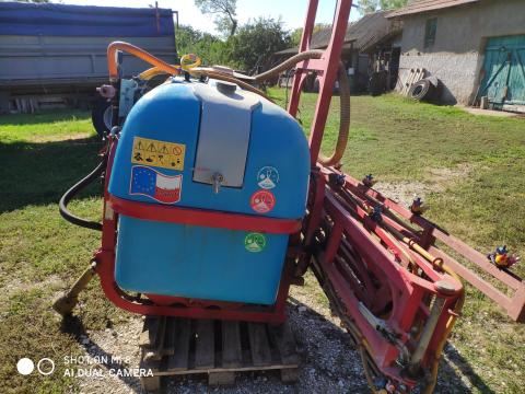 Eladó Biardzki függesztett permetező, 800 literes tartállyal