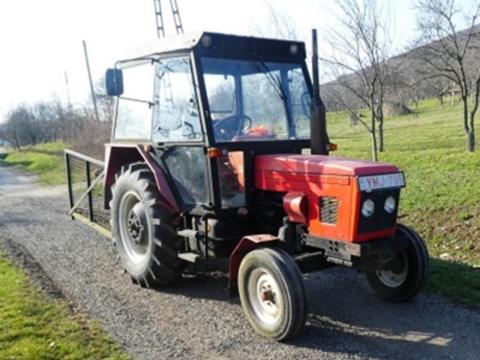 Eladó Zetor 6211 tartozékokkal, piros rendszámmal