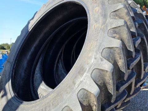 Eladó megkímélt állapotú 4 db CEAT Farmax RC gumiabroncs – azonnal munkára fogható