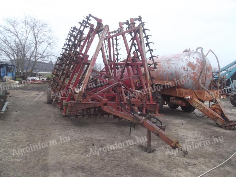 RAU-Unimat 8,4 méteres ásóborona