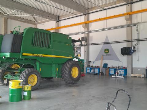 John Deere T670i HillMaster kombájn aratásra felkészített állapotban eladó John Deere T670i HillMaster kombájn aratásra felkészített állapotban eladó