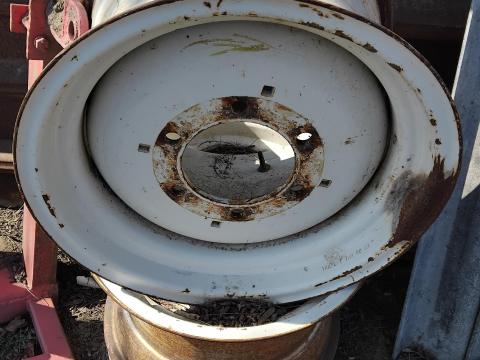 Kombájn New Holland TX 66 -68 2 db hátsó 20 colos felni eladó