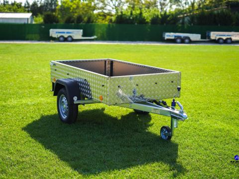 Új prémium alumínium oldalfalas utánfutó (202x106cm) most 409.000 Ft helyett 379.000 Ft