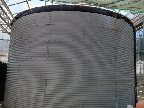 Használt tápoldatos tartályok és víztartály eladó