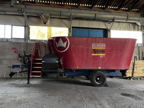 Takarmánykiosztó kocsi / Etetőkocsi