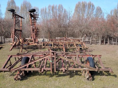 4 méteres vontatott és függesztett szántóföldi kultivátor